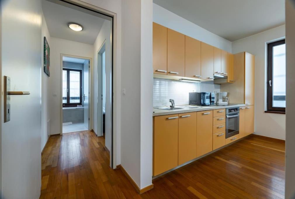 Modern Spacious Flat With A Terrace And A Parking Prague Ngoại thất bức ảnh