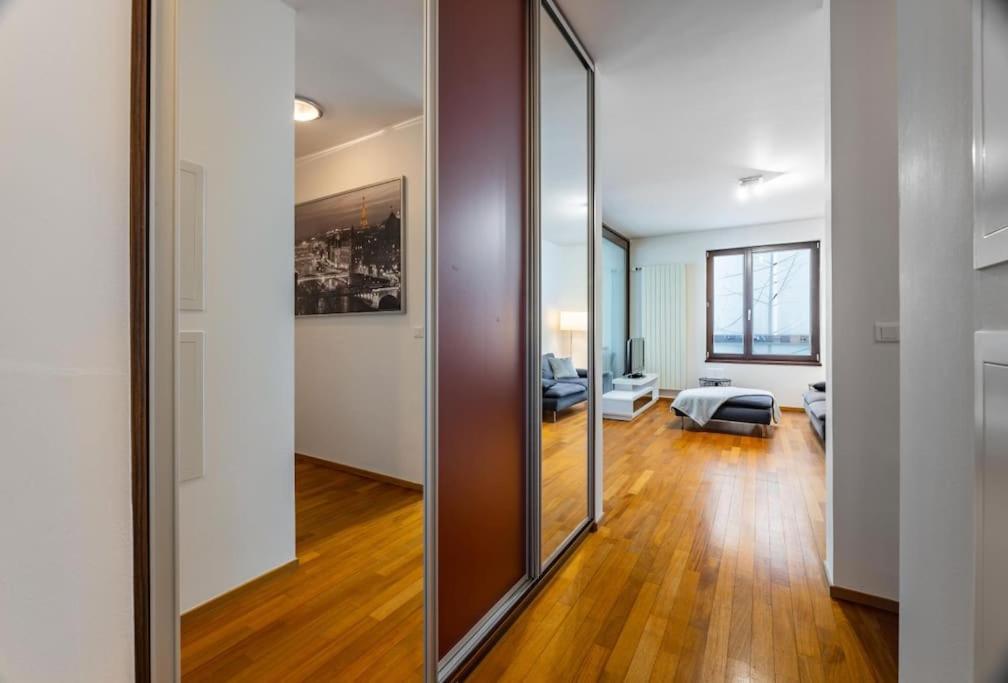 Modern Spacious Flat With A Terrace And A Parking Prague Ngoại thất bức ảnh