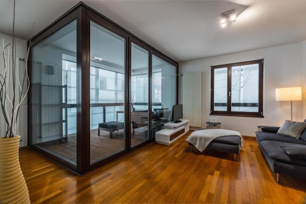 Modern Spacious Flat With A Terrace And A Parking Prague Ngoại thất bức ảnh