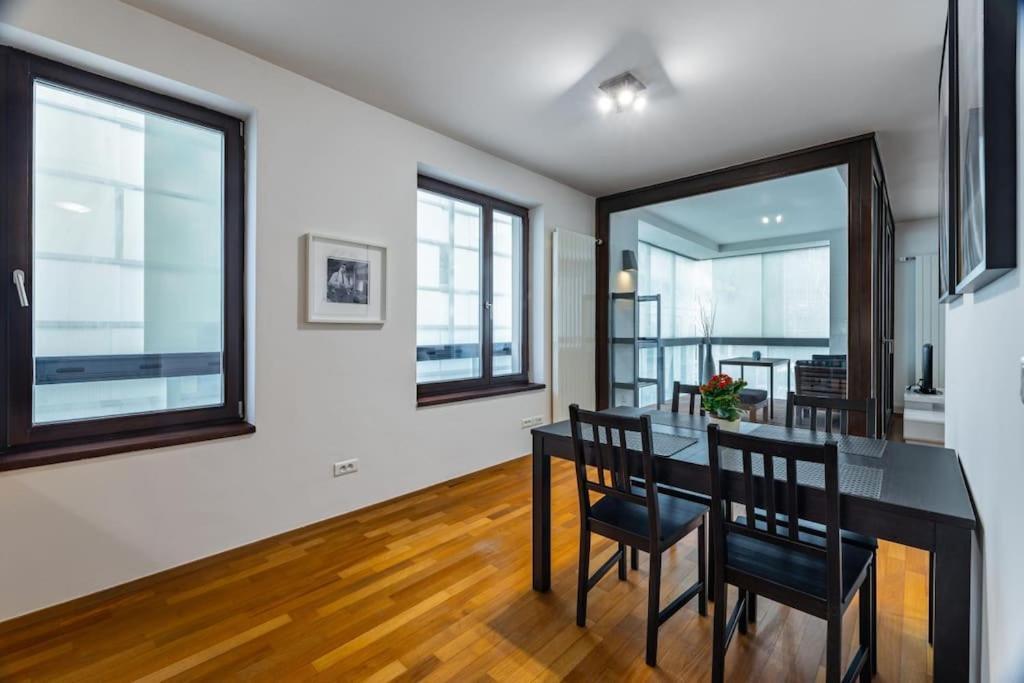 Modern Spacious Flat With A Terrace And A Parking Prague Ngoại thất bức ảnh