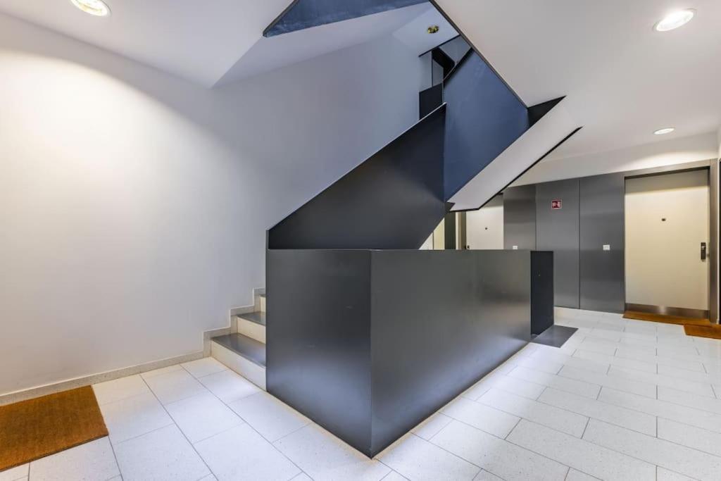 Modern Spacious Flat With A Terrace And A Parking Prague Ngoại thất bức ảnh