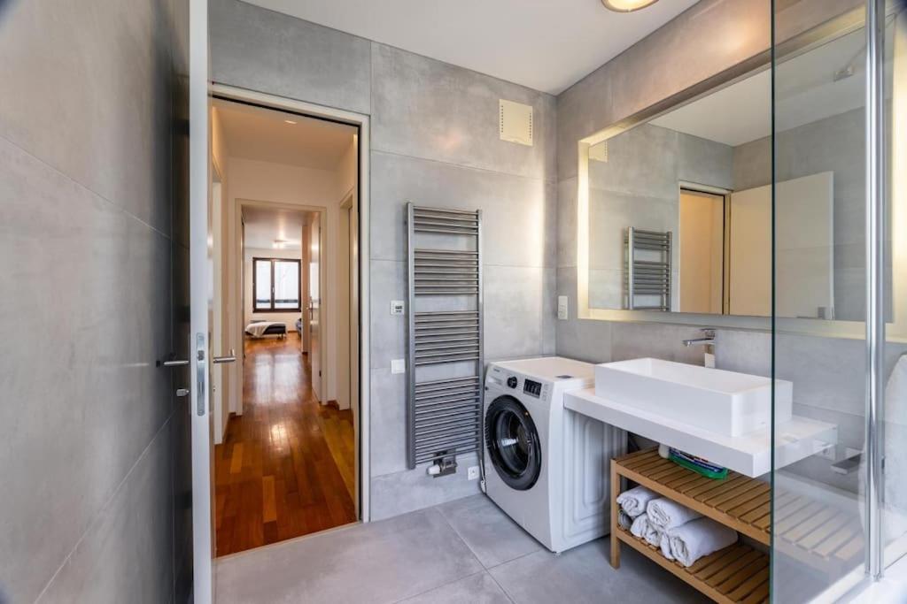 Modern Spacious Flat With A Terrace And A Parking Prague Ngoại thất bức ảnh